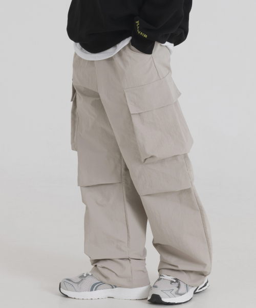 PIANER KIDS(ピアネールキッズ)の「ナイロンカーゴパラシュートパンツ(ライトベージュ)(スウェットパンツ・レディース・ライトベージュ・S(120-130cm)/M(130-140cm)/L(140-150cm)/XL(150-160㎝))」の1枚目の写真
