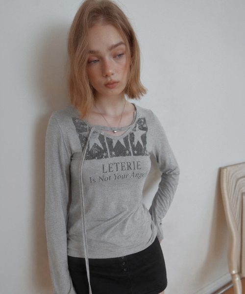 LETERIE(レテリー)の「GRAPHIC V-NECK LONG SLEEVE TEE_GREY(Tシャツ/カットソー・レディース・グレー・FREE)」の1枚目の写真