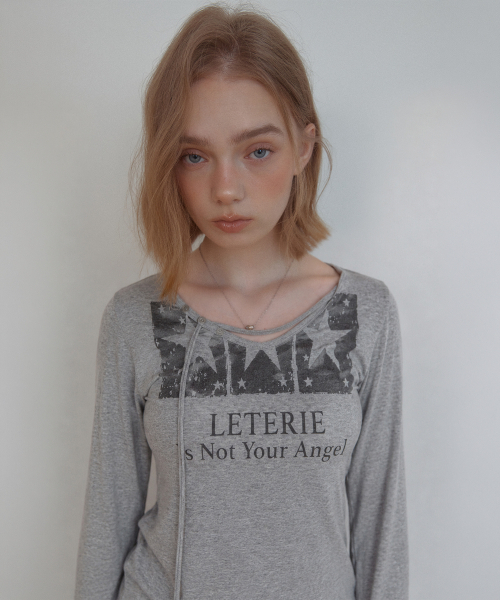 LETERIE(レテリー)の「GRAPHIC V-NECK LONG SLEEVE TEE_GREY(Tシャツ/カットソー・レディース・グレー・FREE)」の2枚目の写真