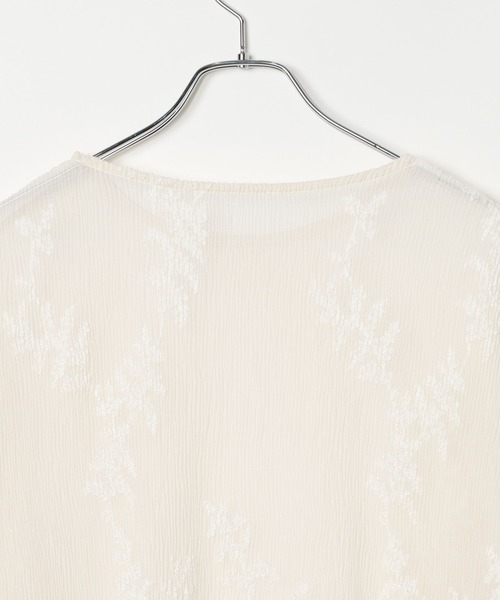 LEPSIM(レプシィム)の「シアープリーツ長袖プリント《2点セット》1074972(Tシャツ/カットソー・レディース・ブラック/ライトブルー/オフホワイト・FREE)」の18枚目の写真