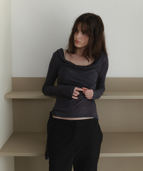AARAN(アラン)の「ハーシーオフショルダーリボントップ_チャコール(Tシャツ/カットソー・レディース・チャコール・FREE)」の2枚目の写真
