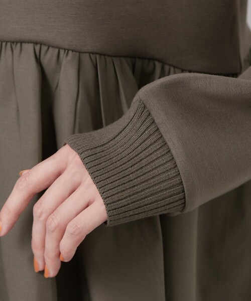 OPAQUE.CLIP(オペークドットクリップ)の「ペプラムドッキングトップス【洗濯機OK】(Tシャツ/カットソー・レディース・グレー/ブラック/ブラウン系その他/ライトブルー・38/42/40)」の14枚目の写真