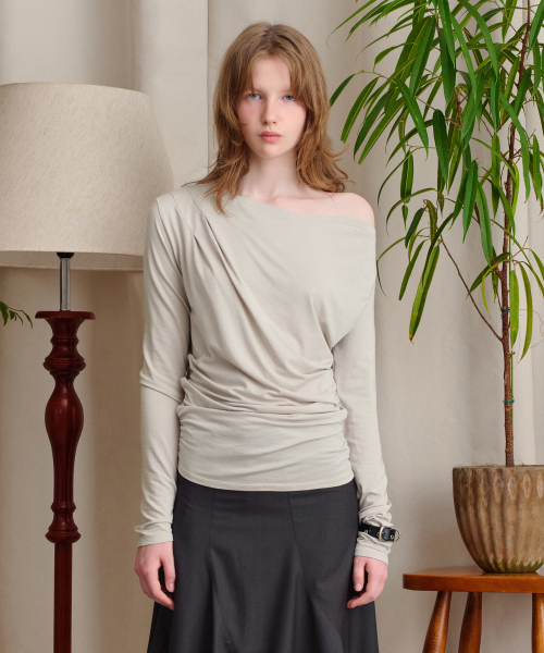 SUNBURNPROJECT(サンバーンプロジェクト)の「BOAT NECK SHIRRING LONG SLEEVE TOP, GRAY(Tシャツ/カットソー・レディース・その他・F)」の1枚目の写真