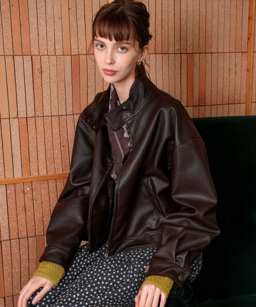 PIGMENT(ピグメント)の「クラックレザーハイネックジャケット (KYJP2606009)(ライダースジャケット・レディース・ブラック/ダークブラウン・FREE)」の5枚目の写真