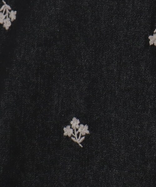one'sterrace（ワンズテラス）の「ツイル&デニム 配色刺繍入りブラウス（シャツ/ブラウス・レディース・ベージュ系8/ネイビー系5/ブラック系8・02）」の12枚目の写真