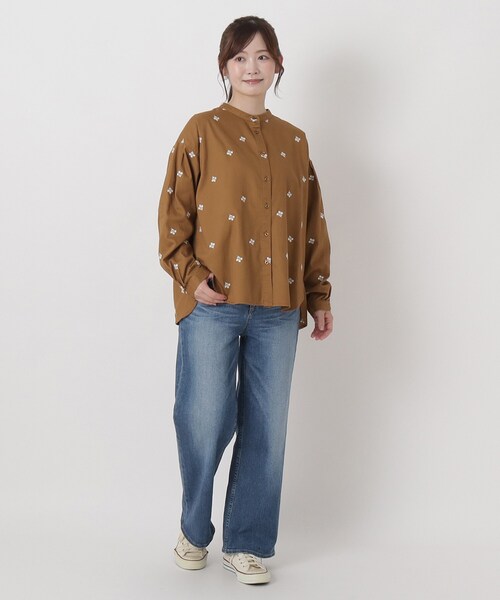 one'sterrace（ワンズテラス）の「ツイル&デニム 配色刺繍入りブラウス（シャツ/ブラウス・レディース・ベージュ系8/ネイビー系5/ブラック系8・02）」の15枚目の写真