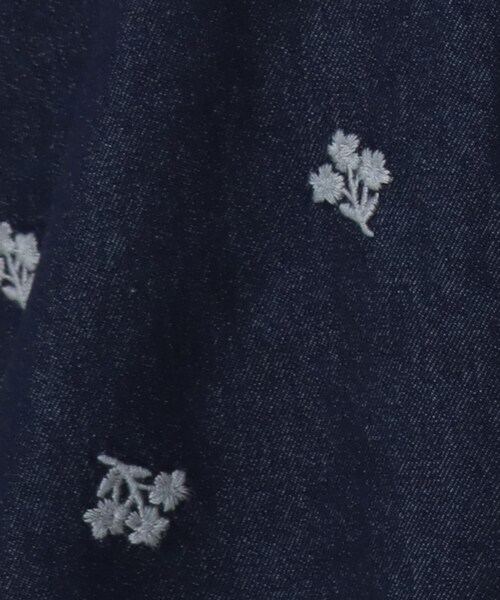 one'sterrace（ワンズテラス）の「ツイル&デニム 配色刺繍入りブラウス（シャツ/ブラウス・レディース・ベージュ系8/ネイビー系5/ブラック系8・02）」の16枚目の写真