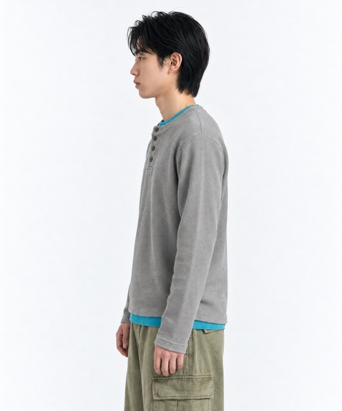 FILLIP J（フィリップジェー）の「クロップドワッフルヘンリーネック長袖Tシャツ/ショート丈ロンT（Tシャツ/カットソー・メンズ・アイボリー/グレー・X-LARGE/LARGE/MEDIUM）」の12枚目の写真