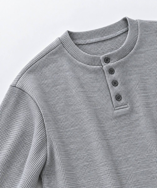 FILLIP J（フィリップジェー）の「クロップドワッフルヘンリーネック長袖Tシャツ/ショート丈ロンT（Tシャツ/カットソー・メンズ・アイボリー/グレー・X-LARGE/LARGE/MEDIUM）」の7枚目の写真