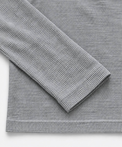 FILLIP J（フィリップジェー）の「クロップドワッフルヘンリーネック長袖Tシャツ/ショート丈ロンT（Tシャツ/カットソー・メンズ・アイボリー/グレー・X-LARGE/LARGE/MEDIUM）」の9枚目の写真