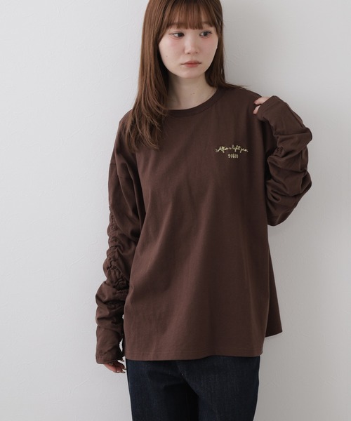 Arinomama(アリノママ)の「Arinomama ワンポイント刺繍 ギャザースリーブ 長袖Tシャツ 空紡糸天竺(Tシャツ/カットソー・レディース・ブラウン/ブラック/トップグレー・FREE)」の1枚目の写真