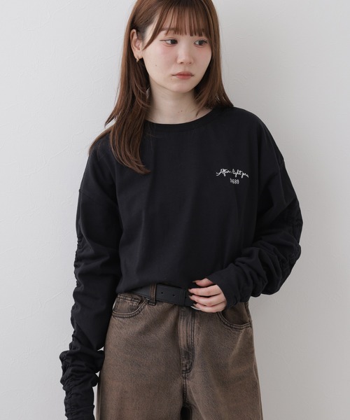 Arinomama(アリノママ)の「Arinomama ワンポイント刺繍 ギャザースリーブ 長袖Tシャツ 空紡糸天竺(Tシャツ/カットソー・レディース・ブラウン/ブラック/トップグレー・FREE)」の2枚目の写真