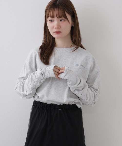 Arinomama(アリノママ)の「Arinomama ワンポイント刺繍 ギャザースリーブ 長袖Tシャツ 空紡糸天竺(Tシャツ/カットソー・レディース・ブラウン/ブラック/トップグレー・FREE)」の3枚目の写真