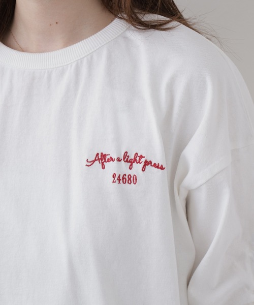 Arinomama(アリノママ)の「Arinomama ワンポイント刺繍 ギャザースリーブ 長袖Tシャツ 空紡糸天竺(Tシャツ/カットソー・レディース・ブラウン/ブラック/トップグレー・FREE)」の5枚目の写真