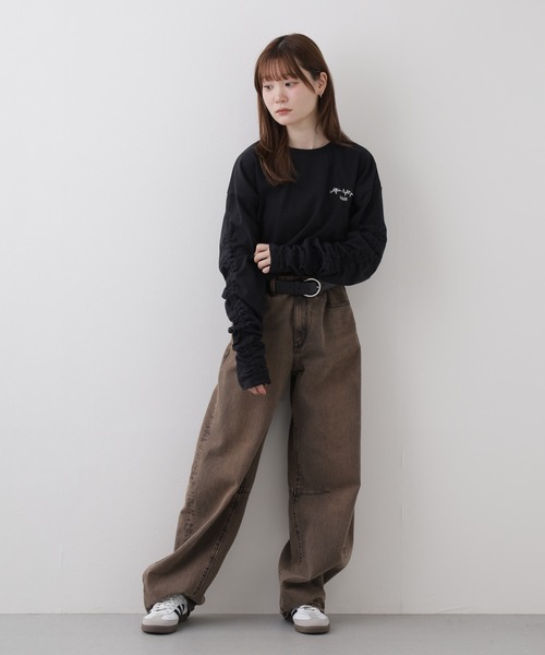 Arinomama(アリノママ)の「Arinomama ワンポイント刺繍 ギャザースリーブ 長袖Tシャツ 空紡糸天竺(Tシャツ/カットソー・レディース・ブラウン/ブラック/トップグレー・FREE)」の19枚目の写真