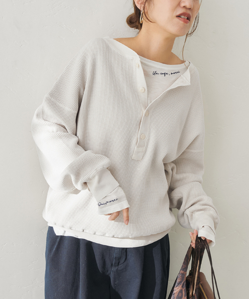 FRAMeWORK(フレームワーク)の「オゾン加工ワッフルヘンリープルオーバー(Tシャツ/カットソー・レディース・ベージュ/ピンク系その他/チャコールグレー/アイボリー・FREE)」の2枚目の写真