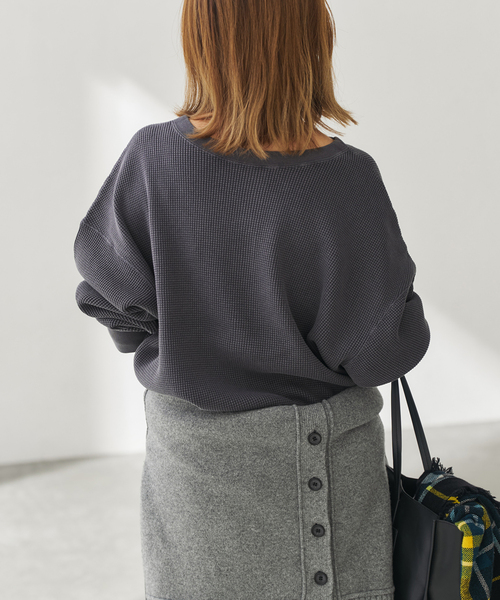 FRAMeWORK(フレームワーク)の「オゾン加工ワッフルヘンリープルオーバー(Tシャツ/カットソー・レディース・ベージュ/ピンク系その他/チャコールグレー/アイボリー・FREE)」の5枚目の写真