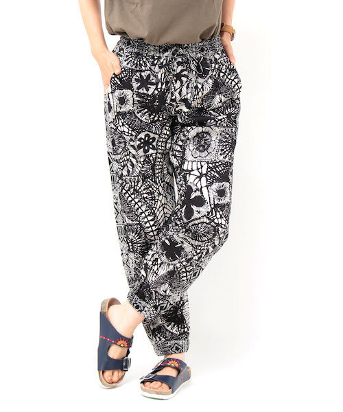 チチカカ（チチカカ）の「モノトーンジョガーパンツ（その他パンツ・レディース・カーキ/ブラック・FREE）」の2枚目の写真