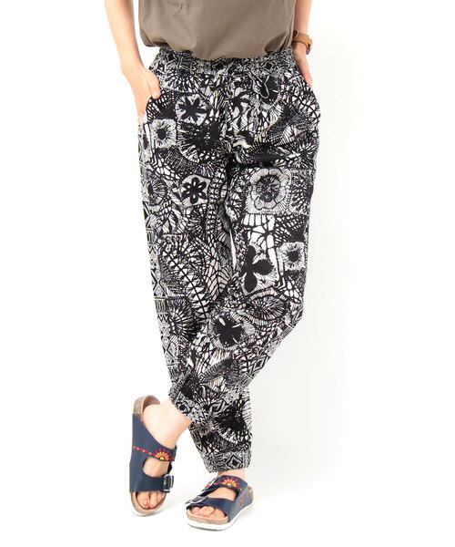 チチカカ（チチカカ）の「モノトーンジョガーパンツ（その他パンツ・レディース・カーキ/ブラック・FREE）」の4枚目の写真