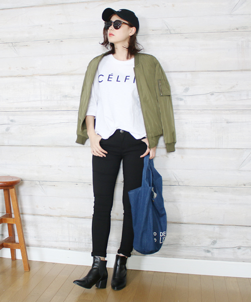 reca（レカ）の「【スタッフおすすめ】ゆったりストレスフリーの着心地ロゴtシャツ ”CELFIE”（Tシャツ/カットソー・レディース・ネイビー/ブラック/グレー/ホワイト/パープル系その他/サーモンピンク/ブルー系その他/カーキ/ダークグレー/ベージュ/モカ・FREE）」の17枚目の写真