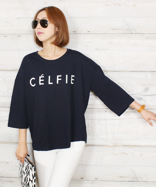 reca（レカ）の「【スタッフおすすめ】ゆったりストレスフリーの着心地ロゴtシャツ ”CELFIE”（Tシャツ/カットソー・レディース・ネイビー/ブラック/グレー/ホワイト/パープル系その他/サーモンピンク/ブルー系その他/カーキ/ダークグレー/ベージュ/モカ・FREE）」の19枚目の写真