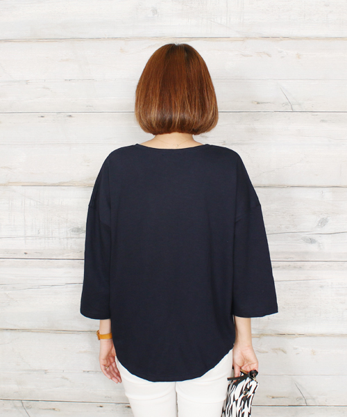 reca（レカ）の「【スタッフおすすめ】ゆったりストレスフリーの着心地ロゴtシャツ ”CELFIE”（Tシャツ/カットソー・レディース・ネイビー/ブラック/グレー/ホワイト/パープル系その他/サーモンピンク/ブルー系その他/カーキ/ダークグレー/ベージュ/モカ・FREE）」の20枚目の写真