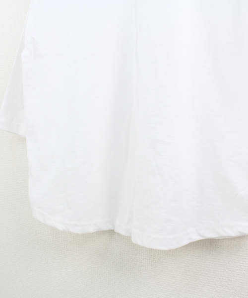 reca（レカ）の「【スタッフおすすめ】ゆったりストレスフリーの着心地ロゴtシャツ ”CELFIE”（Tシャツ/カットソー・レディース・ネイビー/ブラック/グレー/ホワイト/パープル系その他/サーモンピンク/ブルー系その他/カーキ/ダークグレー/ベージュ/モカ・FREE）」の15枚目の写真