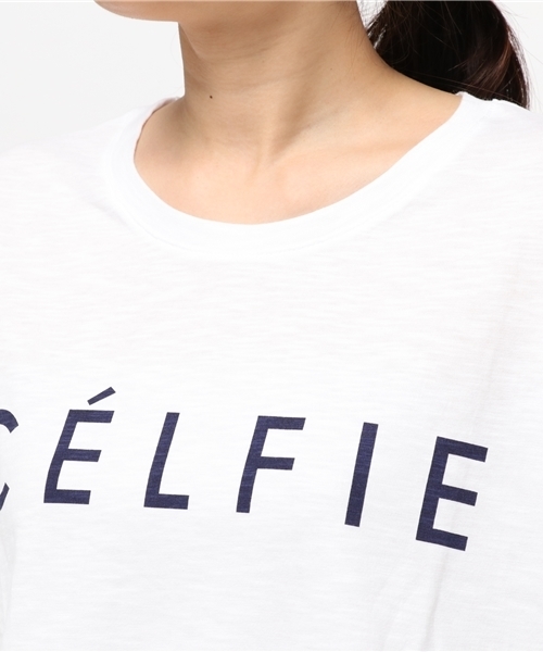 reca（レカ）の「【スタッフおすすめ】ゆったりストレスフリーの着心地ロゴtシャツ ”CELFIE”（Tシャツ/カットソー・レディース・ネイビー/ブラック/グレー/ホワイト/パープル系その他/サーモンピンク/ブルー系その他/カーキ/ダークグレー/ベージュ/モカ・FREE）」の13枚目の写真