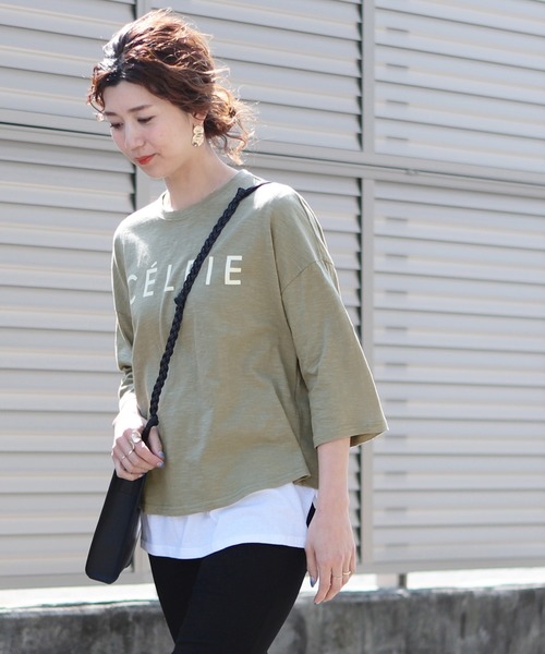 reca（レカ）の「【スタッフおすすめ】ゆったりストレスフリーの着心地ロゴtシャツ ”CELFIE”（Tシャツ/カットソー・レディース・ネイビー/ブラック/グレー/ホワイト/パープル系その他/サーモンピンク/ブルー系その他/カーキ/ダークグレー/ベージュ/モカ・FREE）」の7枚目の写真