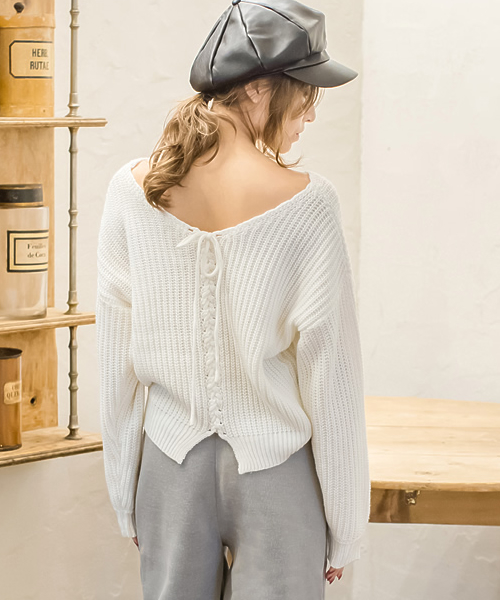 Re:EDIT（リエディ）の「[リエディ]バックレースアップニットトップス/Vネックニットトップス/セーター（ニット/セーター・レディース・ブラック/ブラウン/ピンク/グレー/オフホワイト・MEDIUM）」の2枚目の写真