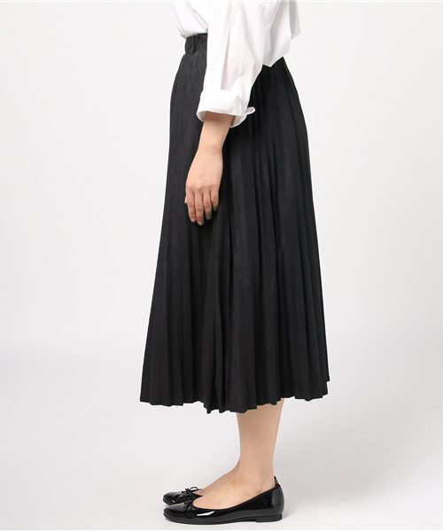 PUNYUS（プニュズ）の「フェイクスウェードプリーツスカート（スカート・レディース・ワイン/ブラック・3/1/2）」の4枚目の写真