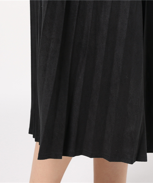 PUNYUS（プニュズ）の「フェイクスウェードプリーツスカート（スカート・レディース・ワイン/ブラック・3/1/2）」の8枚目の写真