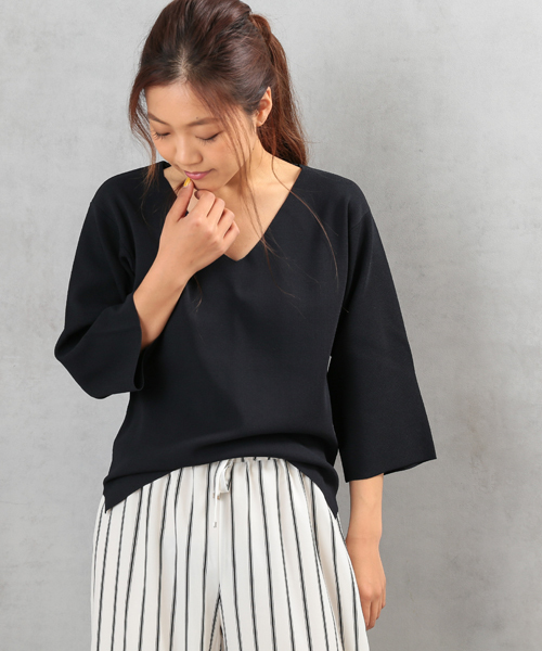 COLONY 2139（コロニートゥーワンスリーナイン）の「R/N強撚　V/Nミラノトップス（Tシャツ/カットソー・レディース・ベージュ/ネイビー/ホワイト・FREE）」の3枚目の写真