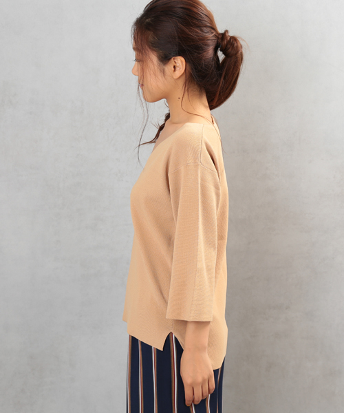 COLONY 2139（コロニートゥーワンスリーナイン）の「R/N強撚　V/Nミラノトップス（Tシャツ/カットソー・レディース・ベージュ/ネイビー/ホワイト・FREE）」の6枚目の写真