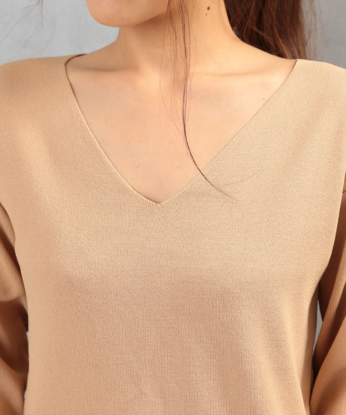 COLONY 2139（コロニートゥーワンスリーナイン）の「R/N強撚　V/Nミラノトップス（Tシャツ/カットソー・レディース・ベージュ/ネイビー/ホワイト・FREE）」の8枚目の写真