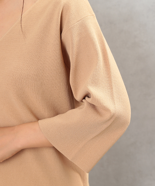 COLONY 2139（コロニートゥーワンスリーナイン）の「R/N強撚　V/Nミラノトップス（Tシャツ/カットソー・レディース・ベージュ/ネイビー/ホワイト・FREE）」の9枚目の写真