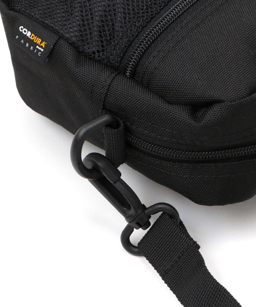 XLARGE（エクストララージ）の「PATCHED SHOULDER BAG（ショルダーバッグ・メンズ・カモフラージュ/ブラック・ONE SIZE）」の4枚目の写真