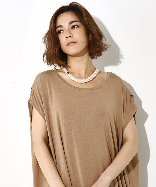 AZUL by moussy（アズールバイマウジー）の「スリーブバックタックBIG プルオーバー（Tシャツ/カットソー・レディース・ベージュ/オレンジ系その他/オフホワイト/ブラック・SMALL/MEDIUM）」の3枚目の写真