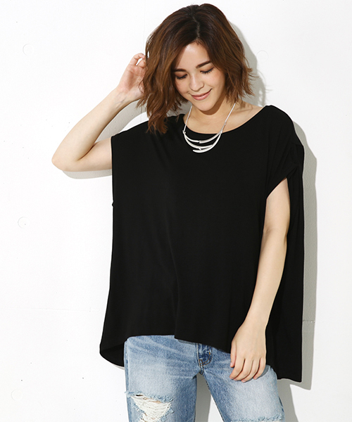 AZUL by moussy（アズールバイマウジー）の「スリーブバックタックBIG プルオーバー（Tシャツ/カットソー・レディース・ベージュ/オレンジ系その他/オフホワイト/ブラック・SMALL/MEDIUM）」の2枚目の写真