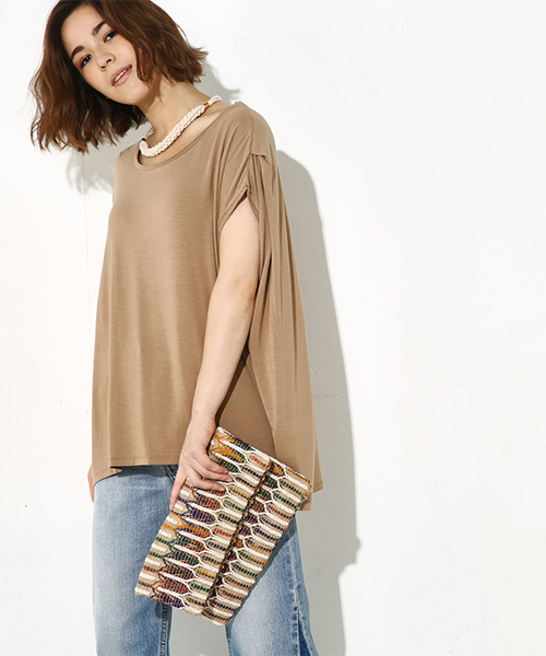 AZUL by moussy（アズールバイマウジー）の「スリーブバックタックBIG プルオーバー（Tシャツ/カットソー・レディース・ベージュ/オレンジ系その他/オフホワイト/ブラック・SMALL/MEDIUM）」の6枚目の写真