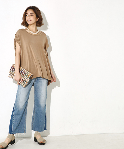 AZUL by moussy（アズールバイマウジー）の「スリーブバックタックBIG プルオーバー（Tシャツ/カットソー・レディース・ベージュ/オレンジ系その他/オフホワイト/ブラック・SMALL/MEDIUM）」の7枚目の写真