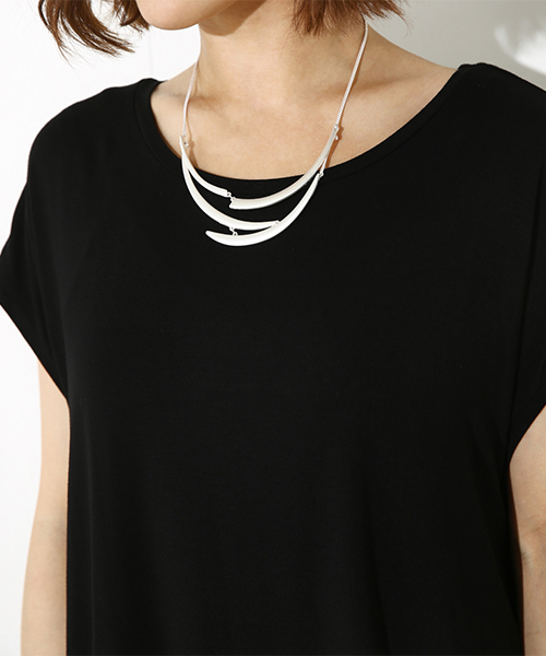 AZUL by moussy（アズールバイマウジー）の「スリーブバックタックBIG プルオーバー（Tシャツ/カットソー・レディース・ベージュ/オレンジ系その他/オフホワイト/ブラック・SMALL/MEDIUM）」の19枚目の写真