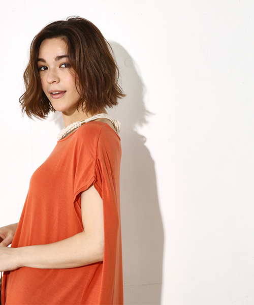 AZUL by moussy（アズールバイマウジー）の「スリーブバックタックBIG プルオーバー（Tシャツ/カットソー・レディース・ベージュ/オレンジ系その他/オフホワイト/ブラック・SMALL/MEDIUM）」の21枚目の写真