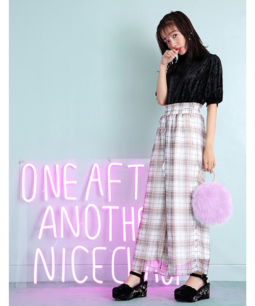 one after another NICE CLAUP（ワンアフターアナザーナイスクラップ）の「べロア刺繍スカラップサンダル（サンダル・レディース・ブラック/ベージュ/ピンク・L/S/M）」の13枚目の写真