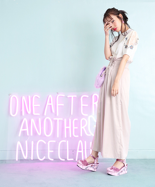 one after another NICE CLAUP（ワンアフターアナザーナイスクラップ）の「べロア刺繍スカラップサンダル（サンダル・レディース・ブラック/ベージュ/ピンク・L/S/M）」の11枚目の写真