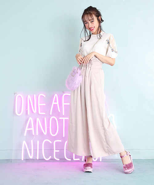 one after another NICE CLAUP（ワンアフターアナザーナイスクラップ）の「べロア刺繍スカラップサンダル（サンダル・レディース・ブラック/ベージュ/ピンク・L/S/M）」の8枚目の写真