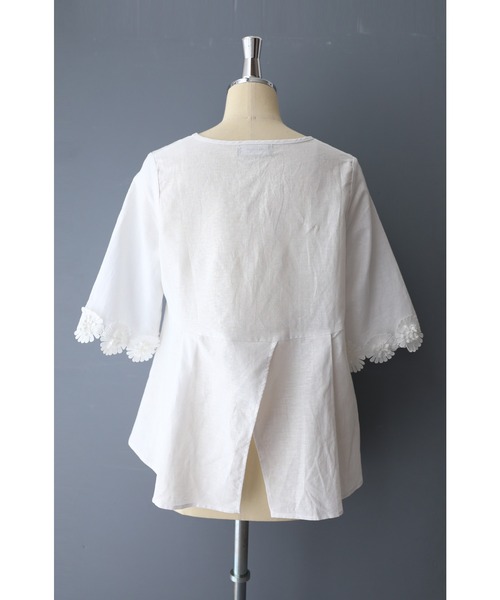 cawaii(カワイイ)の「袖に咲く立体の花ブラウストップス(Tシャツ/カットソー・レディース・ホワイト・M)」の19枚目の写真