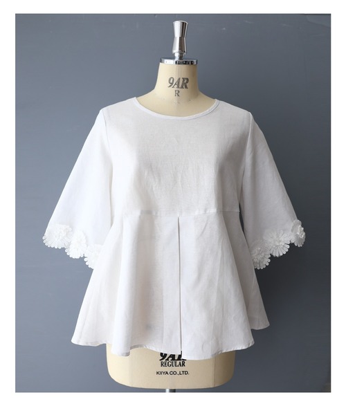 cawaii(カワイイ)の「袖に咲く立体の花ブラウストップス(Tシャツ/カットソー・レディース・ホワイト・M)」の15枚目の写真