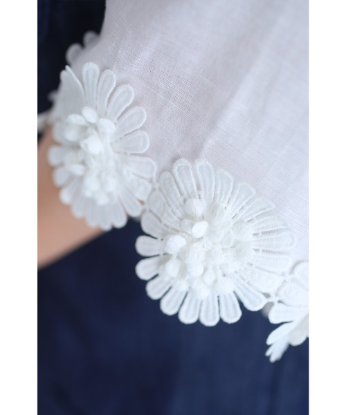 cawaii(カワイイ)の「袖に咲く立体の花ブラウストップス(Tシャツ/カットソー・レディース・ホワイト・M)」の10枚目の写真
