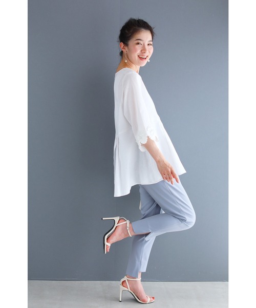 cawaii(カワイイ)の「袖に咲く立体の花ブラウストップス(Tシャツ/カットソー・レディース・ホワイト・M)」の3枚目の写真